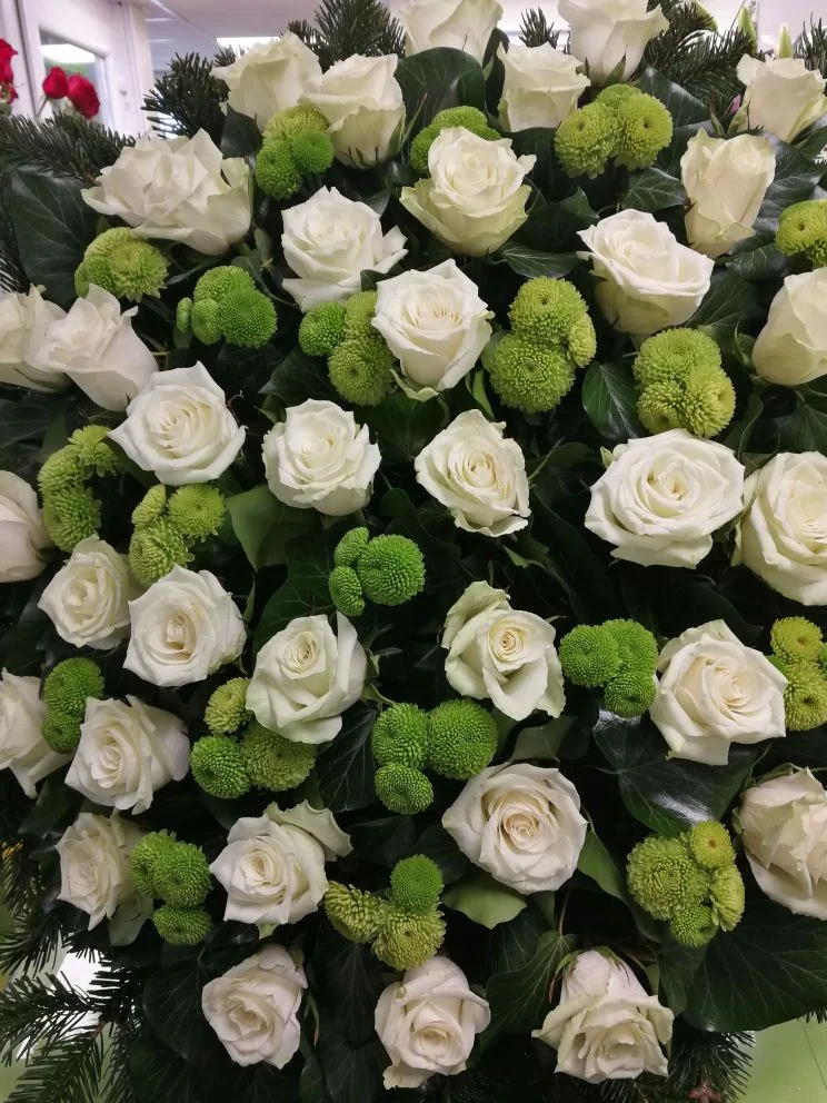 Rózsa álló koszorú 80cm (AKO-35)