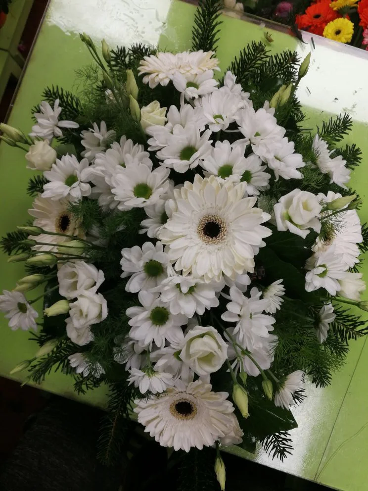 Gerbera, krizatném koporsódísz (KD-18)