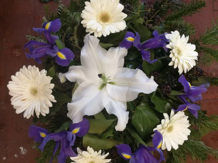 Liliom, írisz sírcsokor (S-9)