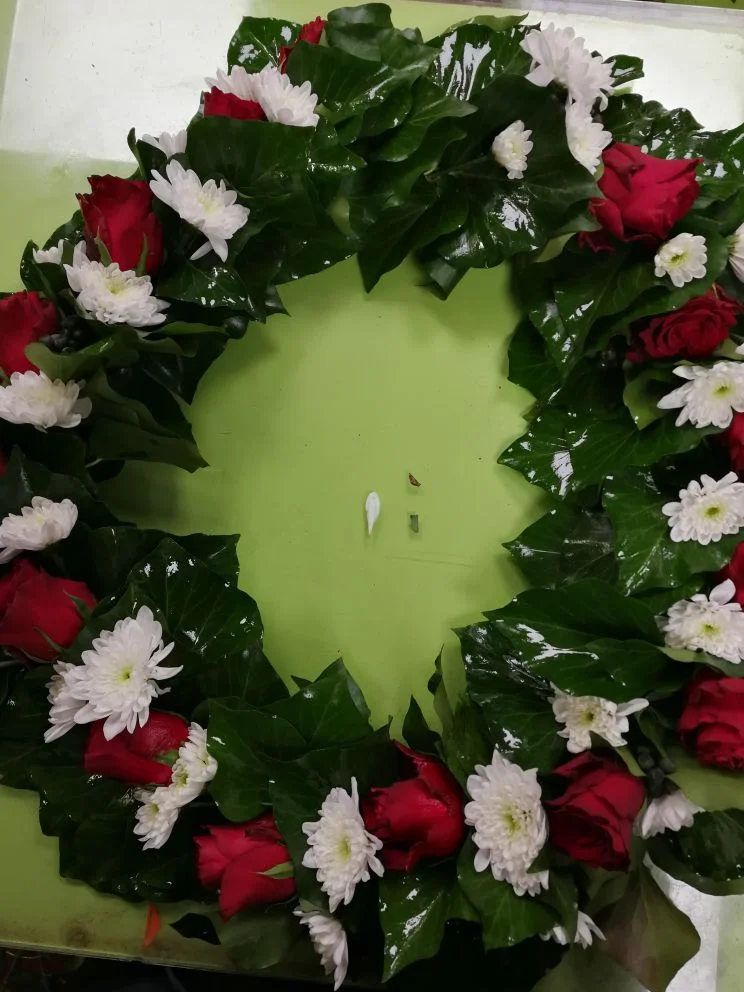Borostyán, rózsa urna dísz (UD-42)